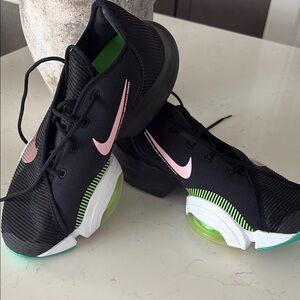 Nike Black and Pink Sneakers Modern Athletic Design